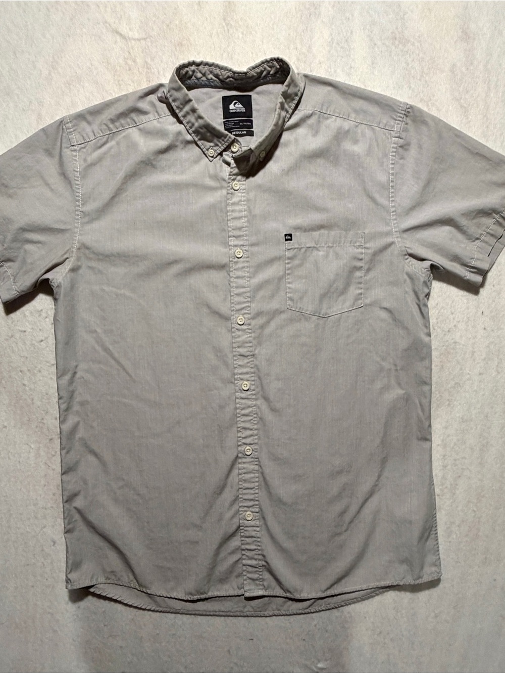 QUIKSILVER MENS XL GRAY SHORT SLEEVE BUTTON DOWN SHIRT REGULAR FIT